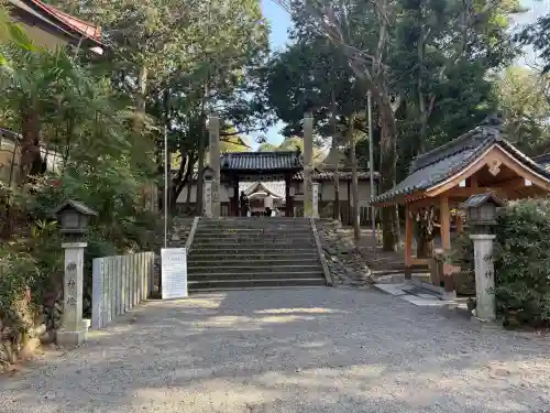 日根神社の{uncategorized: "未分類", other: "その他", undefined: "問題あり", building: "その他建物", grave: "お墓", sacred_gate: "鳥居", guardian: "狛犬", statue: "像", buddha: "仏像", history: "歴史", nature: "自然", garden: "庭園", animal: "動物", pagoda: "塔", temizu: "手水舎", mountain_gate: "山門・神門", sanctuary: "本殿・本堂", subordinate: "末社・摂社", art: "芸術", scenery: "景色", jizo: "地蔵", ema: "絵馬", goshuin: "御朱印", omikuji: "おみくじ", items: "授与品その他", amulet: "お守り", goshuincho: "御朱印帳", eats: "食事", festival: "お祭り", votive_dance: "神楽", shichigosan: "七五三参", wedding: "結婚式", experience: "体験その他", initially: "初詣", around: "周辺", anti_infection: "感染症対策"}
