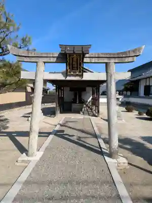市殿神社の{uncategorized: "未分類", other: "その他", undefined: "問題あり", building: "その他建物", grave: "お墓", sacred_gate: "鳥居", guardian: "狛犬", statue: "像", buddha: "仏像", history: "歴史", nature: "自然", garden: "庭園", animal: "動物", pagoda: "塔", temizu: "手水舎", mountain_gate: "山門・神門", sanctuary: "本殿・本堂", subordinate: "末社・摂社", art: "芸術", scenery: "景色", jizo: "地蔵", ema: "絵馬", goshuin: "御朱印", omikuji: "おみくじ", items: "授与品その他", amulet: "お守り", goshuincho: "御朱印帳", eats: "食事", festival: "お祭り", votive_dance: "神楽", shichigosan: "七五三参", wedding: "結婚式", experience: "体験その他", initially: "初詣", around: "周辺", anti_infection: "感染症対策"}