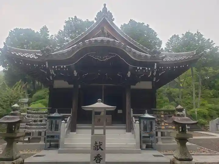 護国之寺の本殿・本堂