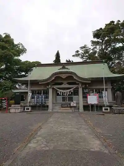 服織田神社の本殿