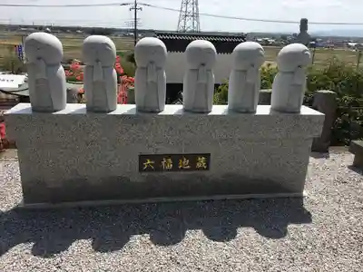 埼玉厄除け開運大師・龍泉寺（切り絵御朱印発祥の寺）の地蔵