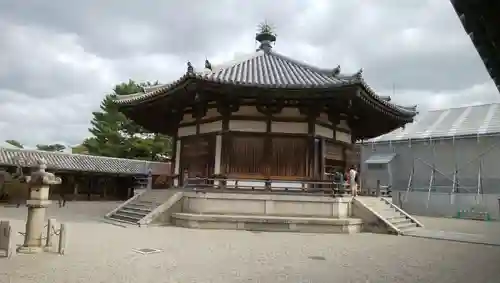 法隆寺の本殿・本堂