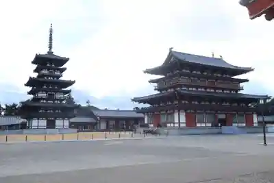 薬師寺の本殿・本堂