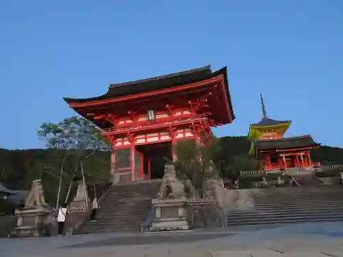 清水寺の山門・神門