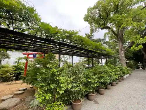 奈加美神社の庭園