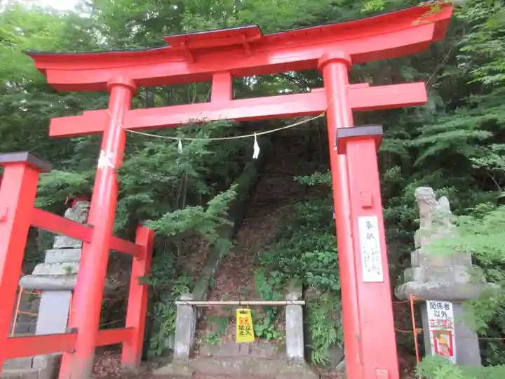 鼻顔稲荷神社の鳥居
