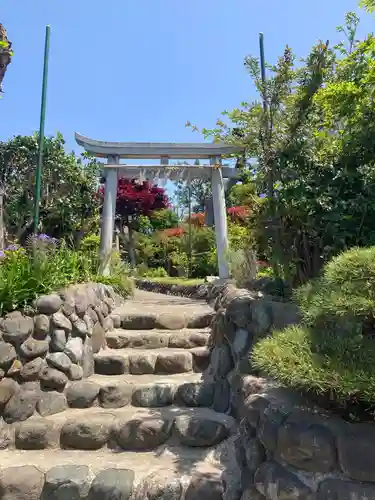 横浜御嶽神社の鳥居