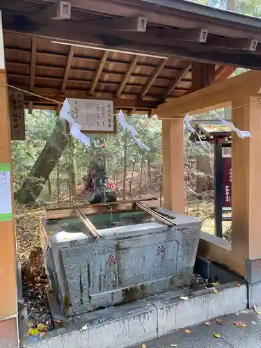 新屋山神社の手水舎