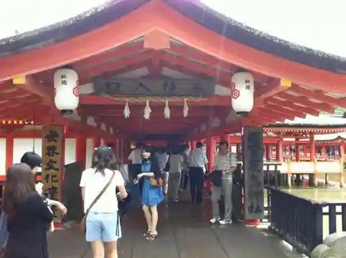 厳島神社の本殿