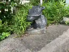 瀧神社の像