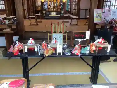 三輪神社の本殿・本堂