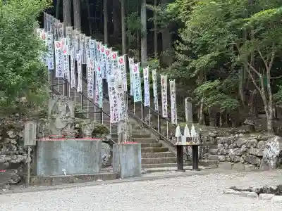 英彦山神宮御本社（上宮）の{uncategorized: "未分類", other: "その他", undefined: "問題あり", building: "その他建物", grave: "お墓", sacred_gate: "鳥居", guardian: "狛犬", statue: "像", buddha: "仏像", history: "歴史", nature: "自然", garden: "庭園", animal: "動物", pagoda: "塔", temizu: "手水舎", mountain_gate: "山門・神門", sanctuary: "本殿・本堂", subordinate: "末社・摂社", art: "芸術", scenery: "景色", jizo: "地蔵", ema: "絵馬", goshuin: "御朱印", omikuji: "おみくじ", items: "授与品その他", amulet: "お守り", goshuincho: "御朱印帳", eats: "食事", festival: "お祭り", votive_dance: "神楽", shichigosan: "七五三参", wedding: "結婚式", experience: "体験その他", initially: "初詣", around: "周辺", anti_infection: "感染症対策"}