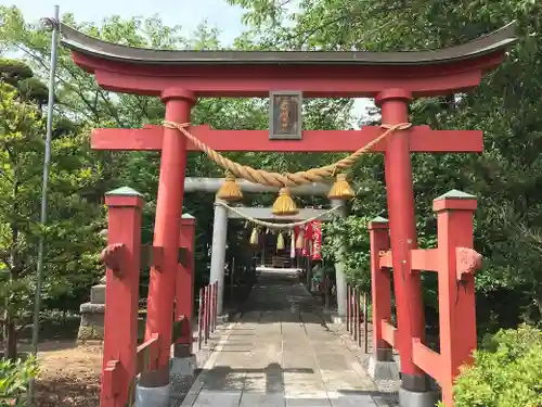 三軒地稲荷神社の鳥居