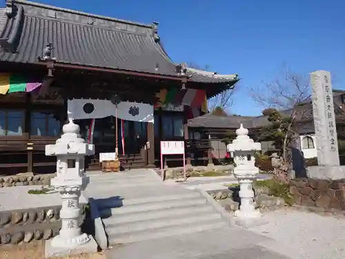 埼玉厄除け開運大師・龍泉寺（切り絵御朱印発祥の寺）の本殿