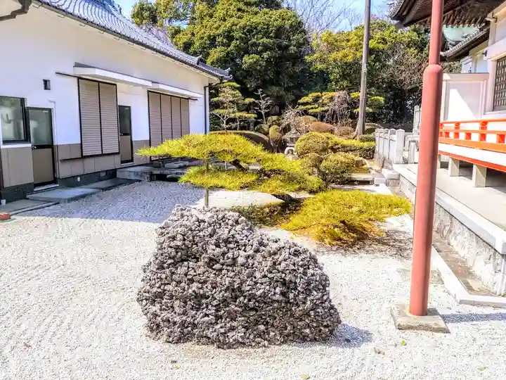 春日社(有脇春日社)の庭園
