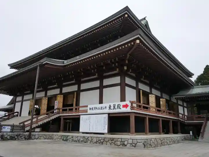 成田山新勝寺の本殿・本堂