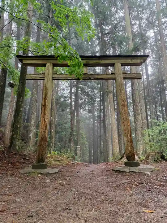 熊野本宮大社の{uncategorized: "未分類", other: "その他", undefined: "問題あり", building: "その他建物", grave: "お墓", sacred_gate: "鳥居", guardian: "狛犬", statue: "像", buddha: "仏像", history: "歴史", nature: "自然", garden: "庭園", animal: "動物", pagoda: "塔", temizu: "手水舎", mountain_gate: "山門・神門", sanctuary: "本殿・本堂", subordinate: "末社・摂社", art: "芸術", scenery: "景色", jizo: "地蔵", ema: "絵馬", goshuin: "御朱印", omikuji: "おみくじ", items: "授与品その他", amulet: "お守り", goshuincho: "御朱印帳", eats: "食事", festival: "お祭り", votive_dance: "神楽", shichigosan: "七五三参", wedding: "結婚式", experience: "体験その他", initially: "初詣", around: "周辺", anti_infection: "感染症対策"}