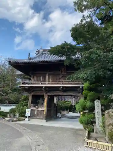 霊山寺の山門