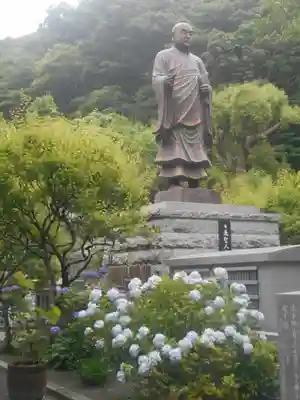 妙本寺の像