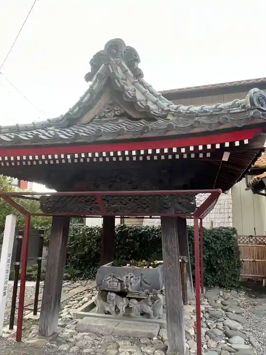 於菊稲荷神社の手水舎