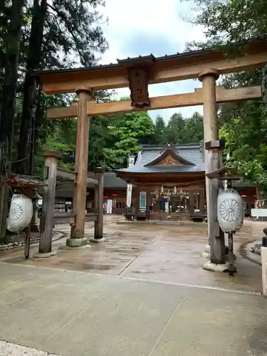 穂高神社本宮の鳥居