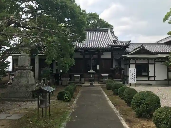 長法寺の本殿・本堂