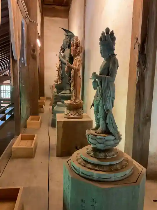 成身院 百体観音堂(さざえ堂)(埼玉県)