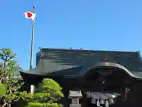 朝の境内の様子