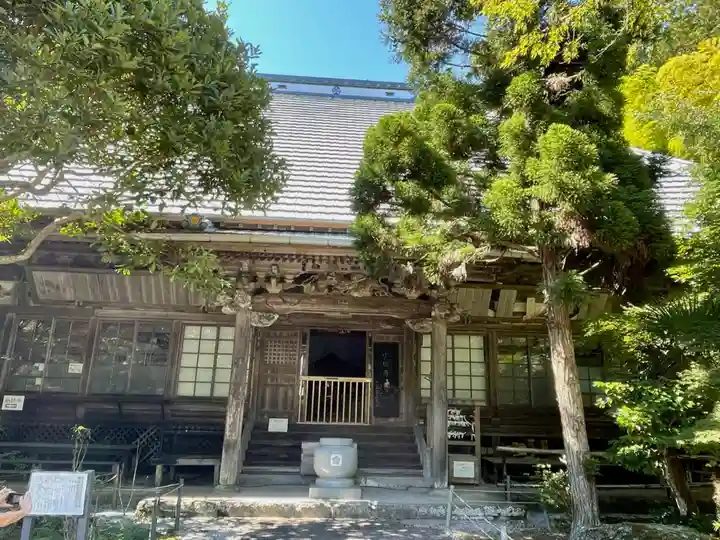 小松寺の本殿・本堂