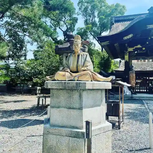 豊国神社の像