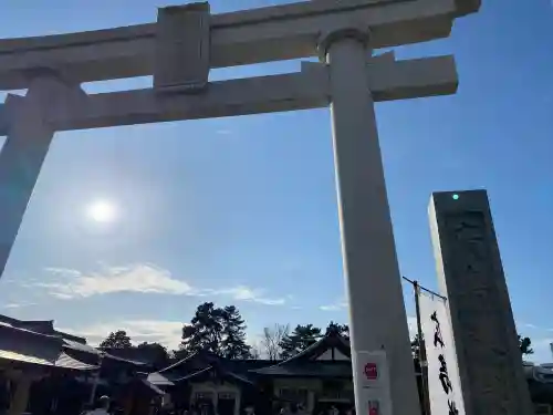 廣島護國神社の{uncategorized: "未分類", other: "その他", undefined: "問題あり", building: "その他建物", grave: "お墓", sacred_gate: "鳥居", guardian: "狛犬", statue: "像", buddha: "仏像", history: "歴史", nature: "自然", garden: "庭園", animal: "動物", pagoda: "塔", temizu: "手水舎", mountain_gate: "山門・神門", sanctuary: "本殿・本堂", subordinate: "末社・摂社", art: "芸術", scenery: "景色", jizo: "地蔵", ema: "絵馬", goshuin: "御朱印", omikuji: "おみくじ", items: "授与品その他", amulet: "お守り", goshuincho: "御朱印帳", eats: "食事", festival: "お祭り", votive_dance: "神楽", shichigosan: "七五三参", wedding: "結婚式", experience: "体験その他", initially: "初詣", around: "周辺", anti_infection: "感染症対策"}