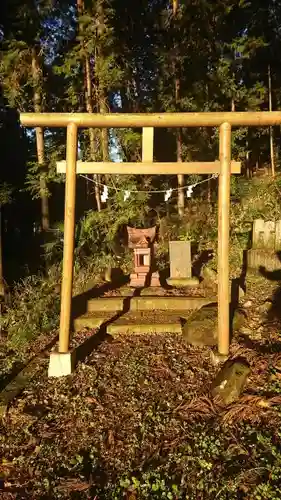 菅東山出世稲荷神社の鳥居