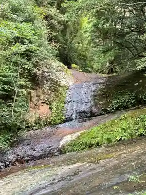 室生龍穴神社の{uncategorized: "未分類", other: "その他", undefined: "問題あり", building: "その他建物", grave: "お墓", sacred_gate: "鳥居", guardian: "狛犬", statue: "像", buddha: "仏像", history: "歴史", nature: "自然", garden: "庭園", animal: "動物", pagoda: "塔", temizu: "手水舎", mountain_gate: "山門・神門", sanctuary: "本殿・本堂", subordinate: "末社・摂社", art: "芸術", scenery: "景色", jizo: "地蔵", ema: "絵馬", goshuin: "御朱印", omikuji: "おみくじ", items: "授与品その他", amulet: "お守り", goshuincho: "御朱印帳", eats: "食事", festival: "お祭り", votive_dance: "神楽", shichigosan: "七五三参", wedding: "結婚式", experience: "体験その他", initially: "初詣", around: "周辺", anti_infection: "感染症対策"}