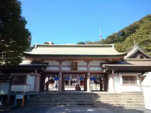 照國神社の山門・神門