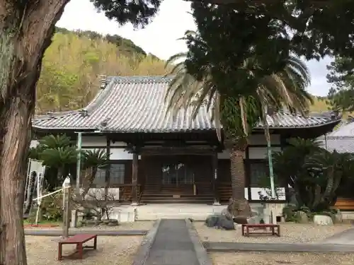 良参寺の本殿・本堂