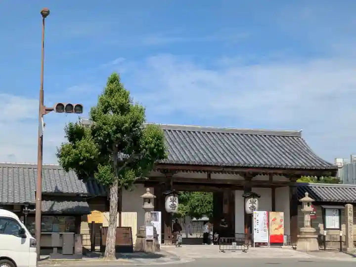 東寺(教王護国寺)の{uncategorized: "未分類", other: "その他", undefined: "問題あり", building: "その他建物", grave: "お墓", sacred_gate: "鳥居", guardian: "狛犬", statue: "像", buddha: "仏像", history: "歴史", nature: "自然", garden: "庭園", animal: "動物", pagoda: "塔", temizu: "手水舎", mountain_gate: "山門・神門", sanctuary: "本殿・本堂", subordinate: "末社・摂社", art: "芸術", scenery: "景色", jizo: "地蔵", ema: "絵馬", goshuin: "御朱印", omikuji: "おみくじ", items: "授与品その他", amulet: "お守り", goshuincho: "御朱印帳", eats: "食事", festival: "お祭り", votive_dance: "神楽", shichigosan: "七五三参", wedding: "結婚式", experience: "体験その他", initially: "初詣", around: "周辺", anti_infection: "感染症対策"}