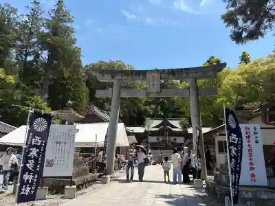 西寒多神社の{uncategorized: "未分類", other: "その他", undefined: "問題あり", building: "その他建物", grave: "お墓", sacred_gate: "鳥居", guardian: "狛犬", statue: "像", buddha: "仏像", history: "歴史", nature: "自然", garden: "庭園", animal: "動物", pagoda: "塔", temizu: "手水舎", mountain_gate: "山門・神門", sanctuary: "本殿・本堂", subordinate: "末社・摂社", art: "芸術", scenery: "景色", jizo: "地蔵", ema: "絵馬", goshuin: "御朱印", omikuji: "おみくじ", items: "授与品その他", amulet: "お守り", goshuincho: "御朱印帳", eats: "食事", festival: "お祭り", votive_dance: "神楽", shichigosan: "七五三参", wedding: "結婚式", experience: "体験その他", initially: "初詣", around: "周辺", anti_infection: "感染症対策"}