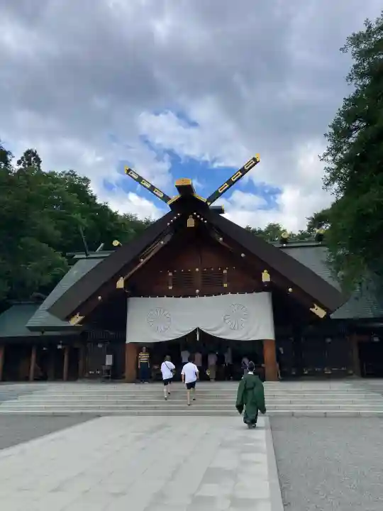 北海道神宮の{uncategorized: "未分類", other: "その他", undefined: "問題あり", building: "その他建物", grave: "お墓", sacred_gate: "鳥居", guardian: "狛犬", statue: "像", buddha: "仏像", history: "歴史", nature: "自然", garden: "庭園", animal: "動物", pagoda: "塔", temizu: "手水舎", mountain_gate: "山門・神門", sanctuary: "本殿・本堂", subordinate: "末社・摂社", art: "芸術", scenery: "景色", jizo: "地蔵", ema: "絵馬", goshuin: "御朱印", omikuji: "おみくじ", items: "授与品その他", amulet: "お守り", goshuincho: "御朱印帳", eats: "食事", festival: "お祭り", votive_dance: "神楽", shichigosan: "七五三参", wedding: "結婚式", experience: "体験その他", initially: "初詣", around: "周辺", anti_infection: "感染症対策"}
