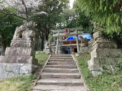 赤猪岩神社の{uncategorized: "未分類", other: "その他", undefined: "問題あり", building: "その他建物", grave: "お墓", sacred_gate: "鳥居", guardian: "狛犬", statue: "像", buddha: "仏像", history: "歴史", nature: "自然", garden: "庭園", animal: "動物", pagoda: "塔", temizu: "手水舎", mountain_gate: "山門・神門", sanctuary: "本殿・本堂", subordinate: "末社・摂社", art: "芸術", scenery: "景色", jizo: "地蔵", ema: "絵馬", goshuin: "御朱印", omikuji: "おみくじ", items: "授与品その他", amulet: "お守り", goshuincho: "御朱印帳", eats: "食事", festival: "お祭り", votive_dance: "神楽", shichigosan: "七五三参", wedding: "結婚式", experience: "体験その他", initially: "初詣", around: "周辺", anti_infection: "感染症対策"}