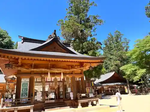 穂高神社本宮の本殿