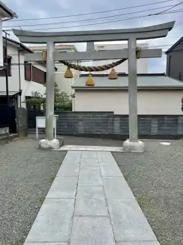 諏訪仮宮の{uncategorized: "未分類", other: "その他", undefined: "問題あり", building: "その他建物", grave: "お墓", sacred_gate: "鳥居", guardian: "狛犬", statue: "像", buddha: "仏像", history: "歴史", nature: "自然", garden: "庭園", animal: "動物", pagoda: "塔", temizu: "手水舎", mountain_gate: "山門・神門", sanctuary: "本殿・本堂", subordinate: "末社・摂社", art: "芸術", scenery: "景色", jizo: "地蔵", ema: "絵馬", goshuin: "御朱印", omikuji: "おみくじ", items: "授与品その他", amulet: "お守り", goshuincho: "御朱印帳", eats: "食事", festival: "お祭り", votive_dance: "神楽", shichigosan: "七五三参", wedding: "結婚式", experience: "体験その他", initially: "初詣", around: "周辺", anti_infection: "感染症対策"}
