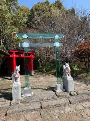 神徳稲荷神社の{uncategorized: "未分類", other: "その他", undefined: "問題あり", building: "その他建物", grave: "お墓", sacred_gate: "鳥居", guardian: "狛犬", statue: "像", buddha: "仏像", history: "歴史", nature: "自然", garden: "庭園", animal: "動物", pagoda: "塔", temizu: "手水舎", mountain_gate: "山門・神門", sanctuary: "本殿・本堂", subordinate: "末社・摂社", art: "芸術", scenery: "景色", jizo: "地蔵", ema: "絵馬", goshuin: "御朱印", omikuji: "おみくじ", items: "授与品その他", amulet: "お守り", goshuincho: "御朱印帳", eats: "食事", festival: "お祭り", votive_dance: "神楽", shichigosan: "七五三参", wedding: "結婚式", experience: "体験その他", initially: "初詣", around: "周辺", anti_infection: "感染症対策"}