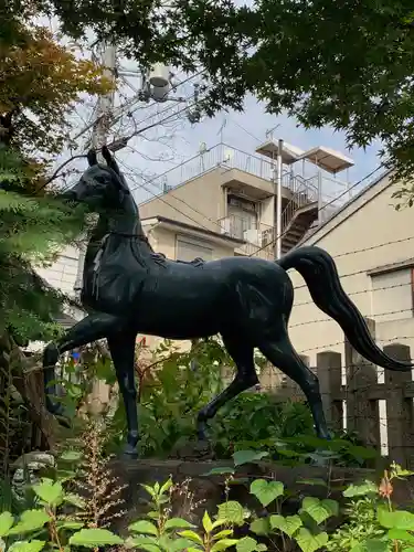 大将軍神社　東三條殿の像