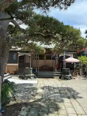 本成寺の{uncategorized: "未分類", other: "その他", undefined: "問題あり", building: "その他建物", grave: "お墓", sacred_gate: "鳥居", guardian: "狛犬", statue: "像", buddha: "仏像", history: "歴史", nature: "自然", garden: "庭園", animal: "動物", pagoda: "塔", temizu: "手水舎", mountain_gate: "山門・神門", sanctuary: "本殿・本堂", subordinate: "末社・摂社", art: "芸術", scenery: "景色", jizo: "地蔵", ema: "絵馬", goshuin: "御朱印", omikuji: "おみくじ", items: "授与品その他", amulet: "お守り", goshuincho: "御朱印帳", eats: "食事", festival: "お祭り", votive_dance: "神楽", shichigosan: "七五三参", wedding: "結婚式", experience: "体験その他", initially: "初詣", around: "周辺", anti_infection: "感染症対策"}