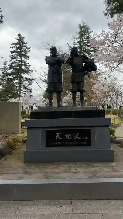 上杉神社の{uncategorized: "未分類", other: "その他", undefined: "問題あり", building: "その他建物", grave: "お墓", sacred_gate: "鳥居", guardian: "狛犬", statue: "像", buddha: "仏像", history: "歴史", nature: "自然", garden: "庭園", animal: "動物", pagoda: "塔", temizu: "手水舎", mountain_gate: "山門・神門", sanctuary: "本殿・本堂", subordinate: "末社・摂社", art: "芸術", scenery: "景色", jizo: "地蔵", ema: "絵馬", goshuin: "御朱印", omikuji: "おみくじ", items: "授与品その他", amulet: "お守り", goshuincho: "御朱印帳", eats: "食事", festival: "お祭り", votive_dance: "神楽", shichigosan: "七五三参", wedding: "結婚式", experience: "体験その他", initially: "初詣", around: "周辺", anti_infection: "感染症対策"}