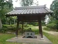 神明社の手水舎