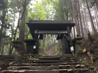 愛宕神社の山門・神門