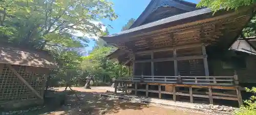 氷上神社の{uncategorized: "未分類", other: "その他", undefined: "問題あり", building: "その他建物", grave: "お墓", sacred_gate: "鳥居", guardian: "狛犬", statue: "像", buddha: "仏像", history: "歴史", nature: "自然", garden: "庭園", animal: "動物", pagoda: "塔", temizu: "手水舎", mountain_gate: "山門・神門", sanctuary: "本殿・本堂", subordinate: "末社・摂社", art: "芸術", scenery: "景色", jizo: "地蔵", ema: "絵馬", goshuin: "御朱印", omikuji: "おみくじ", items: "授与品その他", amulet: "お守り", goshuincho: "御朱印帳", eats: "食事", festival: "お祭り", votive_dance: "神楽", shichigosan: "七五三参", wedding: "結婚式", experience: "体験その他", initially: "初詣", around: "周辺", anti_infection: "感染症対策"}