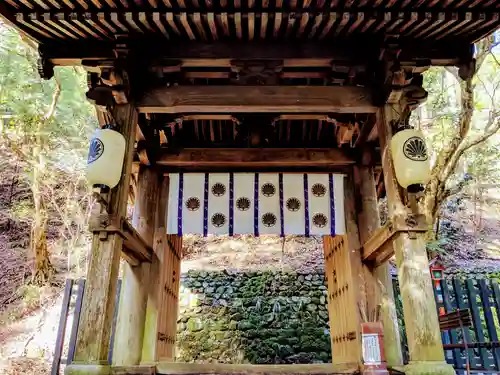 鞍馬寺の山門