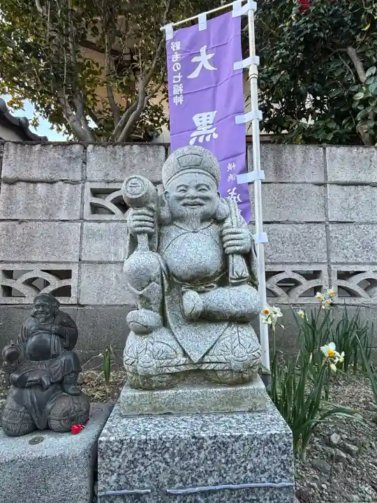 成田山横浜別院延命院の{uncategorized: "未分類", other: "その他", undefined: "問題あり", building: "その他建物", grave: "お墓", sacred_gate: "鳥居", guardian: "狛犬", statue: "像", buddha: "仏像", history: "歴史", nature: "自然", garden: "庭園", animal: "動物", pagoda: "塔", temizu: "手水舎", mountain_gate: "山門・神門", sanctuary: "本殿・本堂", subordinate: "末社・摂社", art: "芸術", scenery: "景色", jizo: "地蔵", ema: "絵馬", goshuin: "御朱印", omikuji: "おみくじ", items: "授与品その他", amulet: "お守り", goshuincho: "御朱印帳", eats: "食事", festival: "お祭り", votive_dance: "神楽", shichigosan: "七五三参", wedding: "結婚式", experience: "体験その他", initially: "初詣", around: "周辺", anti_infection: "感染症対策"}